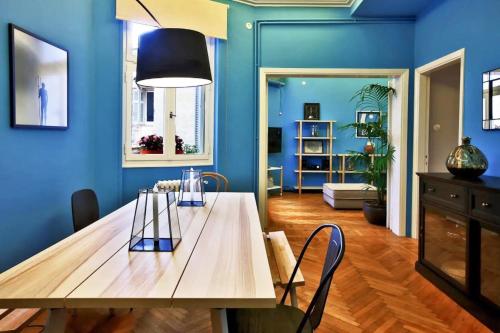 Upscale Renovated Downtown Aristocratic Studio - image 12