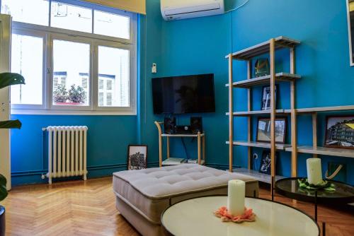 Upscale Renovated Downtown Aristocratic Studio - image 7