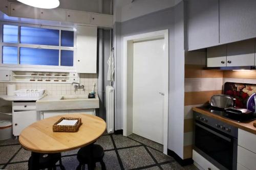 Upscale Renovated Downtown Aristocratic Studio