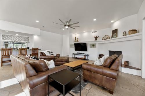 Gorgeous Panorama Mountain Views - Large Heated Outdoor Pool & Spa home - main image