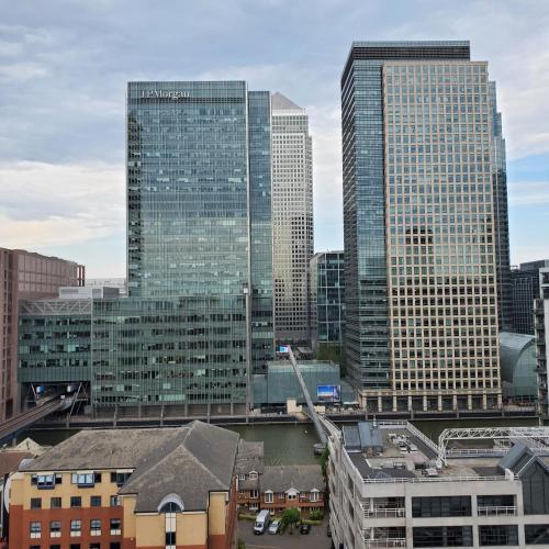 Lovely 2-Bed Apartment in Canary wharf London 