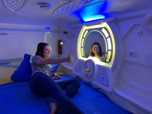Space Night Capsule Hostel in Berlin, Deutschland
