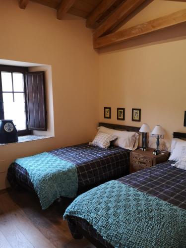 2 twin beds