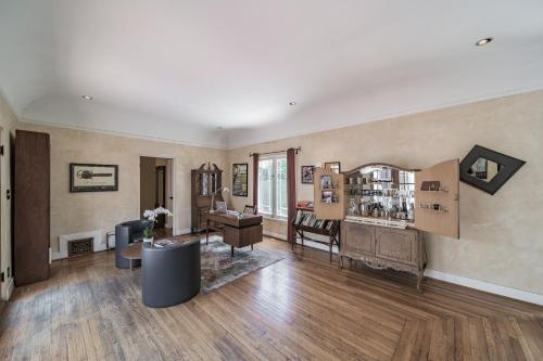 1925 Spanish Villa Retreat near Disneyland in Historic Park Santiago home - main image