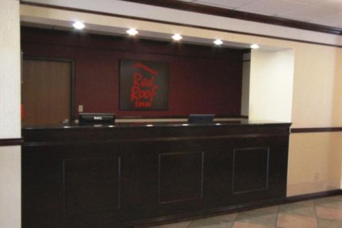 Red Roof Inn Gurnee - Waukegan - image 6