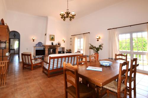 Shared lounge/TV area, Villa Ligia by ALgest in Caleira