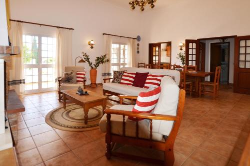 Shared lounge/TV area, Villa Ligia by ALgest in Caleira