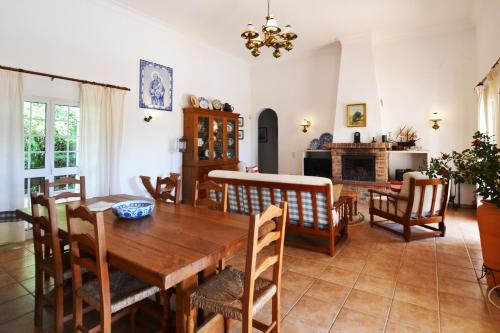 Shared lounge/TV area, Villa Ligia by ALgest in Caleira