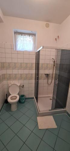 2 twin beds, 1 sofa bed