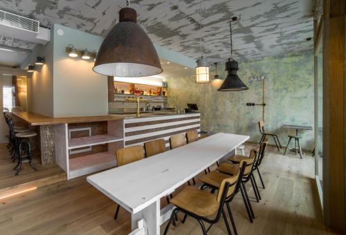 酒吧/高級酒吧, Boutique hotel Corso in 熱夫尼采