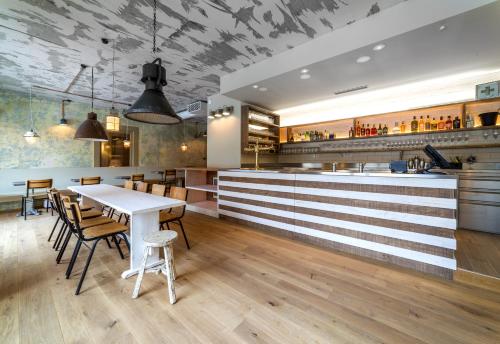 酒吧/高級酒吧, Boutique hotel Corso in 熱夫尼采