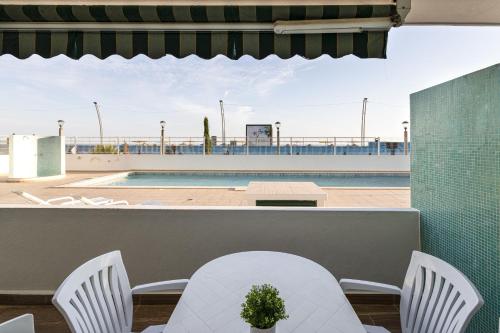 Miral 2 - Beach front apartment with pool, Quarteira (zdjęcie 2)