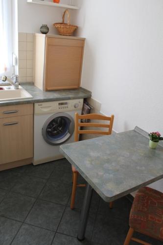 Kitchen, Spitzen-Ferienwohnung in der Spitzenstadt Plauen in Plauen