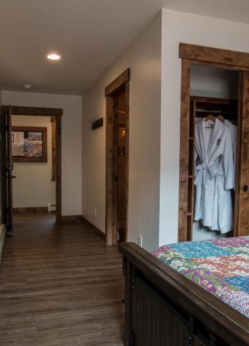 Clear Creek Inn