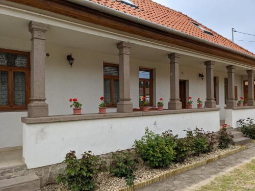 Viesnīcas āriene, Rozsakert Vendeghaz in Szomolya