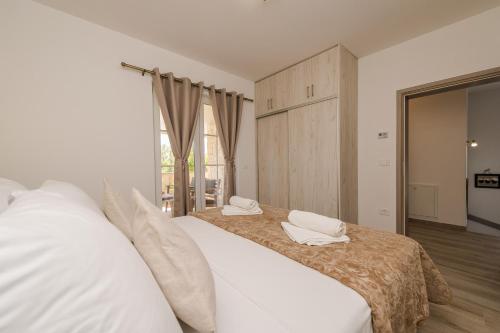 Luxury villa with heated pool, jacuzzi and sauna 01
