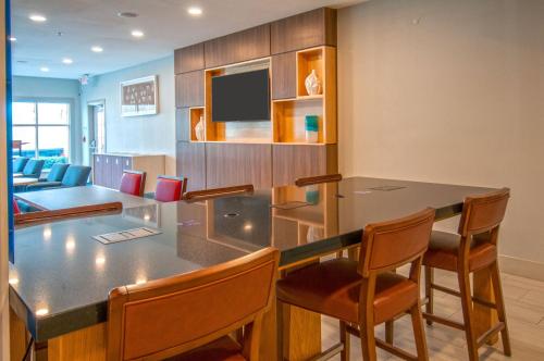 ทัศนียภาพภายนอกโรงแรม, Holiday Inn Express & Suites Plano West - Frisco By IHG in พลาโน (TX)