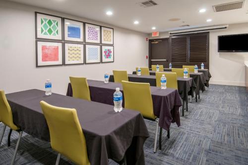 홀리데이 인 익스프레스 & 스위트 플라노 웨스트 - 프리스코 바이 IHG - 회의실/연회장