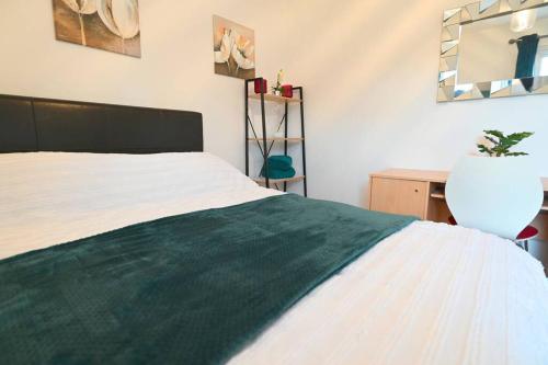 4 Bed Town House 'Reading Town Centre' gîte à louer Holiday Inn Reading