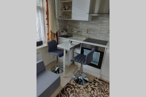 Luxury apartment in Birmingham with free parking.