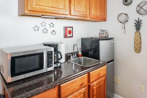 Two Dam Guest Cottages- River Studio - image 9