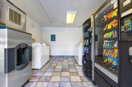 Motel 6-Kirkland, WA - North Kirkland – Kirkland, WA