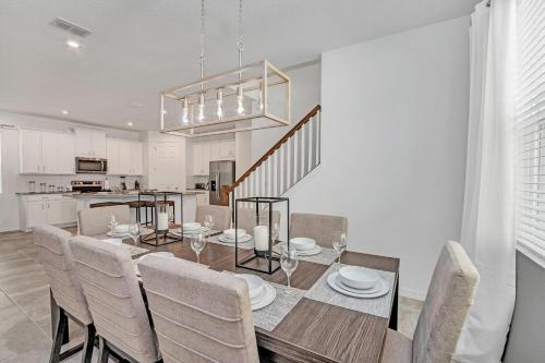 7BR Mansion - Family Resort - Private Pool Hot Tub BBQ! - image 4