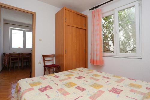 Apartments by the sea Brist, Makarska - 18859