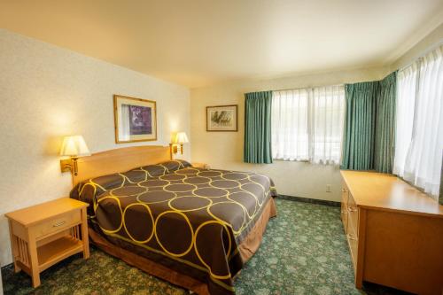 The Summit Inn - Accommodation - Snoqualmie Pass