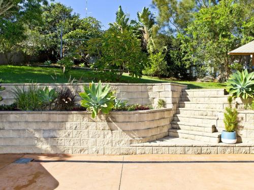 Garden, Fingal Escape 28 Bent St in Fingal Bay