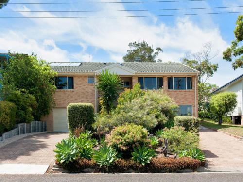 Exterior view, Fingal Escape 28 Bent St in Fingal Bay