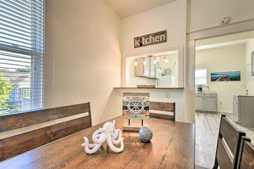 Galveston Getaway half Mi to Beach and Seawall! in Galveston, USA