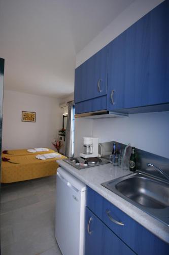 Kitchen, Sunny Beach Studios in Naxos Island