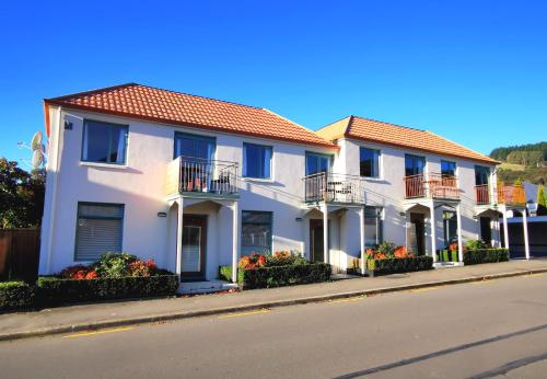 Les Troupes Apartments Akaroa