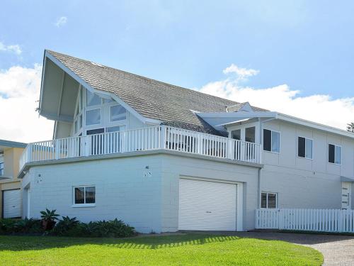 Фасада на хотела, Kingsley Beach House Boat Harbour in Уан Маил Бийч