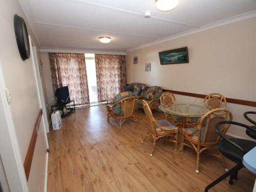 Beachfront 3, Lake Cathie (photo 5)