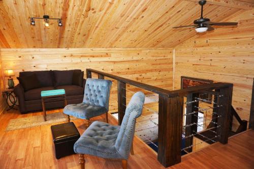 A Treehouse Retreat- Luna Vista - image 5