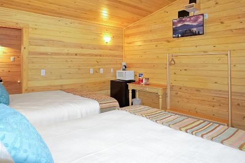 Wimberley Log Cabins Resort and Suites- Unit 8