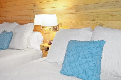 Wimberley Log Cabins Resort and Suites- Unit 8