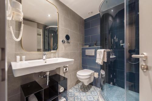 Cosmo City Hotel - image 11