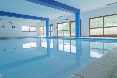 LES ORRES 1800 Appartement 4 p JACUZZI balnéo privé Vue piste piscine résidence LES ORRES 1800 Appartement 4 p JACUZZI balnéo privé Vue piste piscine résidence