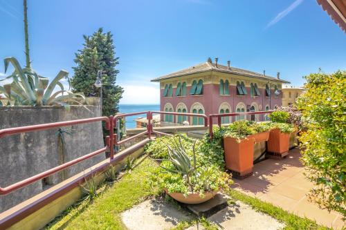  HAPPY HOLIDAY AMONG THE LIGURIAN BEAUTIES, Pension in Camogli