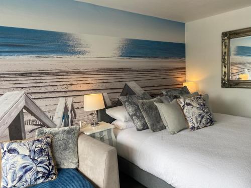 Lorne World Room Type - Studio - Hamptons