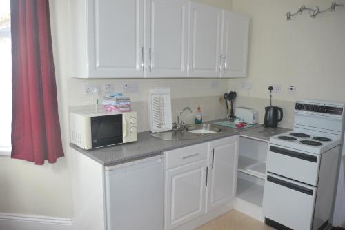 Broadshade Holiday Apartments - image 13