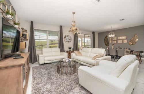 Live the Magic of Champion Gates 8 BD Sleep Up to 19 people - image 7