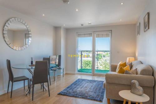 London In 15 Mins Stylish Apartment Near Heathrow