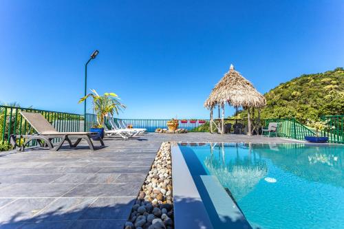 Villa d'une chambre avec vue sur la mer piscine partagee et spa a Deshaies a 6 km de la plage - Location, gîte - Deshaies