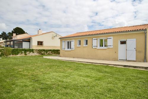 Maison idéale pour des vacances en famille revigorantes à Brem-sur-Mer