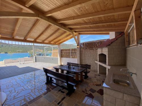  Apartments Anđelić 2, Ferienwohnung in Vinišće