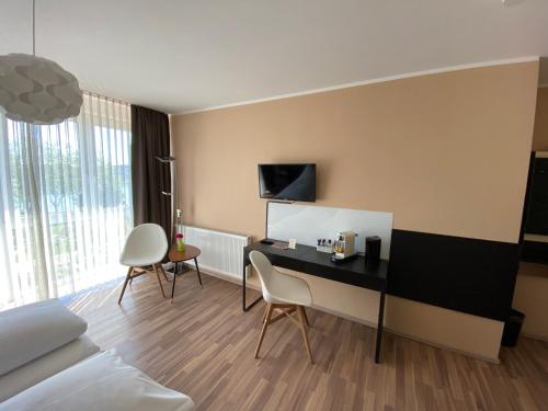 Double Room with River View image 6